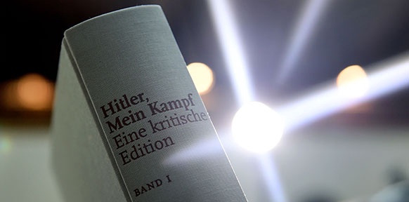 Buchrücken von "Mein Kampf"