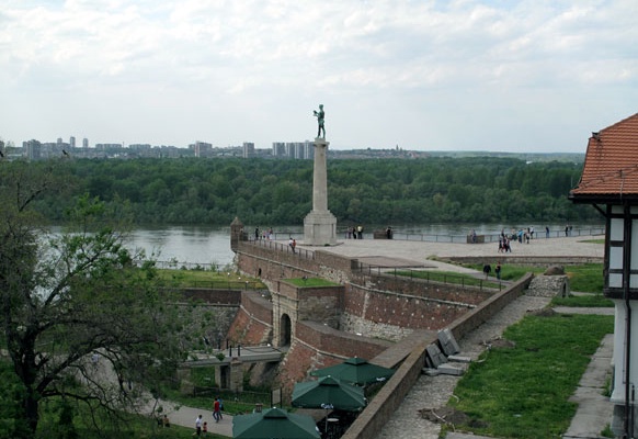 Kalemegdan Wehranlage mit Plastik eines kroatischen Bildhauers.