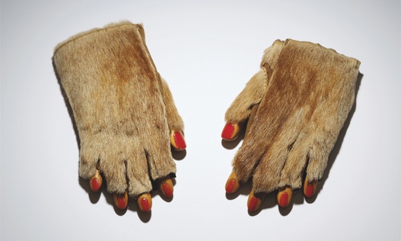 Meret Oppenheim ,"Pelzhandschuhe", 1936