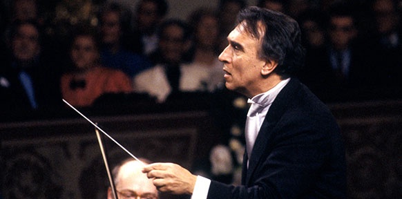 (C) APA, ORF/ALI SCHAFLER Abbado beim Dirigieren
