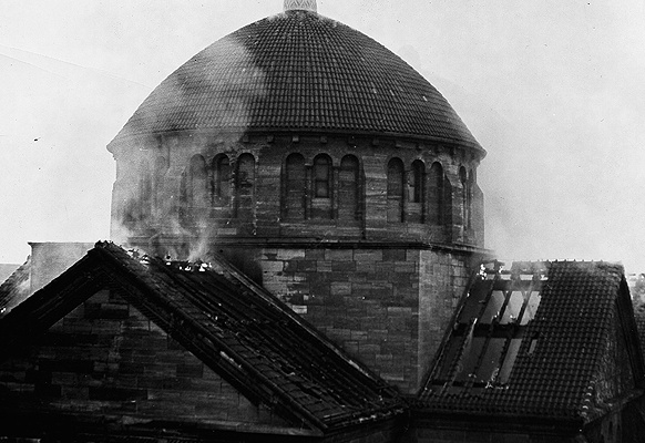 Die in der Nacht vom 9. auf den 10. November zerstörte Synagoge in der Fasanenstraße in Berlin-Charlottenburg, 10. November 1938