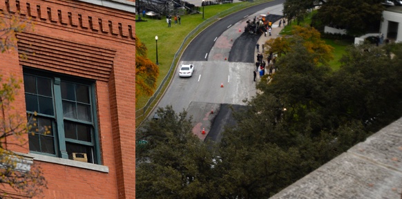 Montage: Backsteingebäude und Blick aus einem Fenster