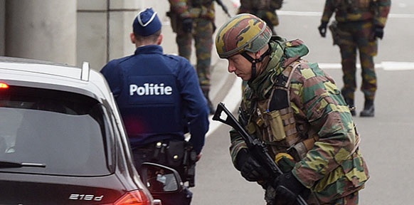 APA/AFP/PATRIK STOLLARZ Belgische Polizei-Spezialeinheit