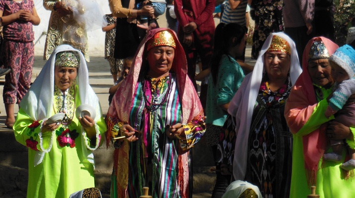 EMIL WIMMER Frauen in Usbekistan