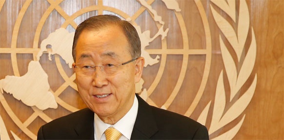 UN-Generalsekretär Ban vor UNO-Logo