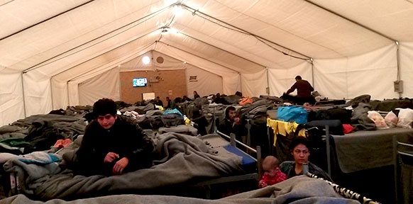 Flüchtlingsunterkunft in einem Zelt