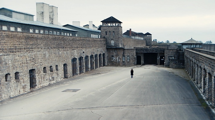 ORF DOKeins: Schluss mit Schuld - Was der Holocaust mit mir zu tun hat, LIsa Gadenstätter