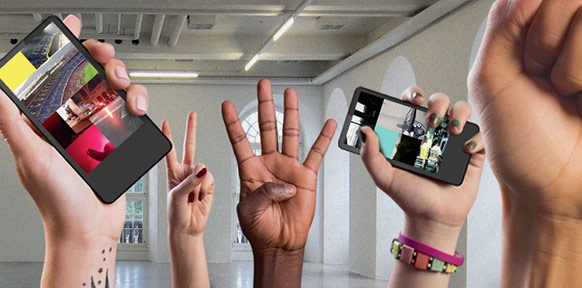 Handyfilme - Jugendkultur in Bild und Ton, übergroße Hände mit Mobiltelefonen in der Hand