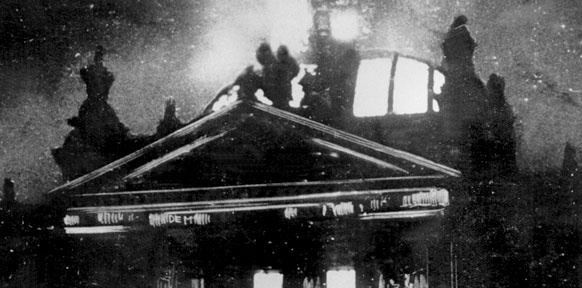 DPA/DPAWEB/ULLSTEIN/ULLSTEIN Archivaufnahme: brennendes Reichstagsgebäude