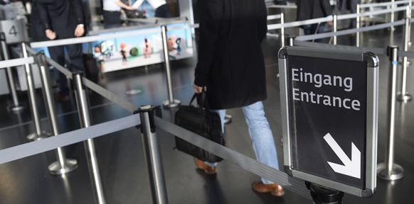Sicherheitskontrolle am Flughafen Wien