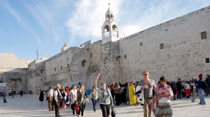 Geburtskirche Bethlehem mit Touristen