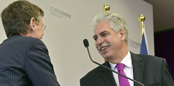 APA/HANS PUNZ Dexia-Kommunalbank-Chef Friedrich Munsberg und Finanzminister Hans Jörg Schelling