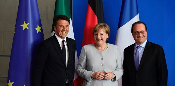 APA/AFP/JOHN MACDOUGALL Renzi, Merkel und Hollande vor Flaggen