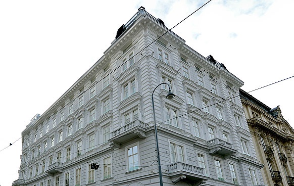 (C) NEUBAUER, APA Hotel Sans Souci