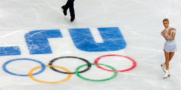 Olympische Ringe am Boden der Eishalle in Sotschi