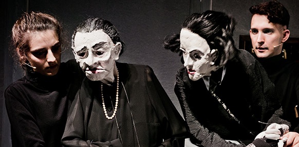 LUPI SPUMA/SCHAUSPIELHAUS GRAZ Szenenfoto, Seyneb Saleh und Nikolaus Habjan