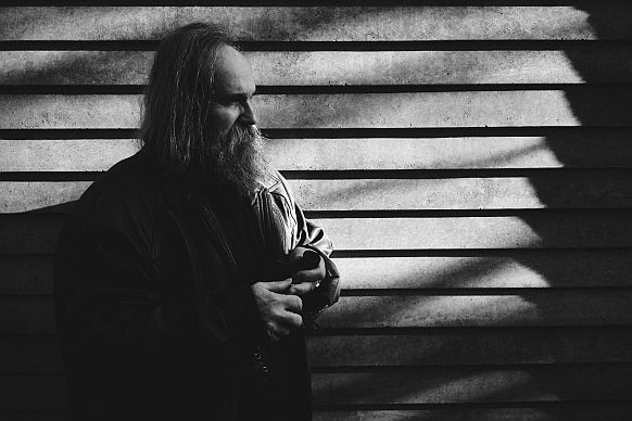 (C) TOUTPARTOUT Lubomyr Melnyk