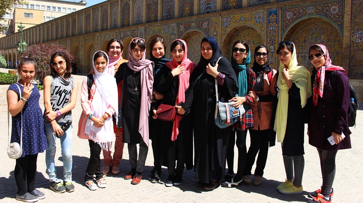 Gruppenbild junger Iranerinnen
