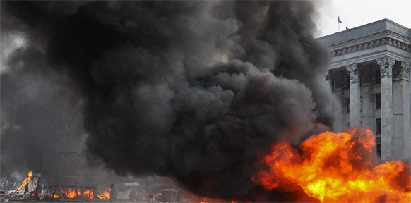 Feuer vor historischem Gebäude in Odessa