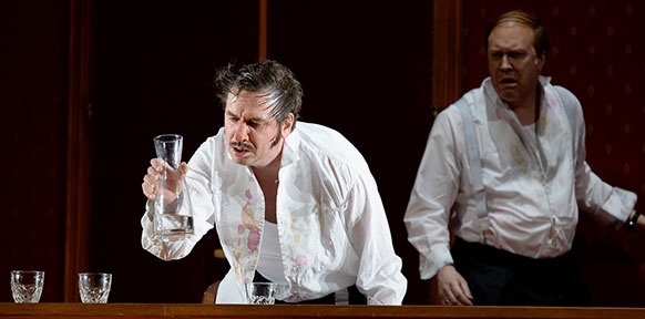 APA/ROLAND SCHLAGER Michael Maertens (l.) als Mistingue und Nikolaus Ofczarek als Lenglume