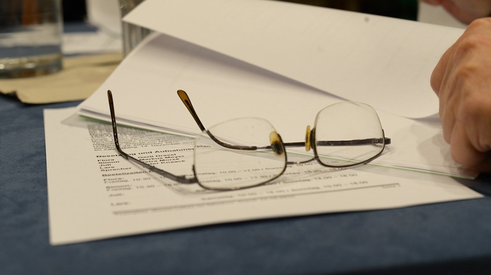 Die Brille und Hand von Götz Fritsch, Papierbögen