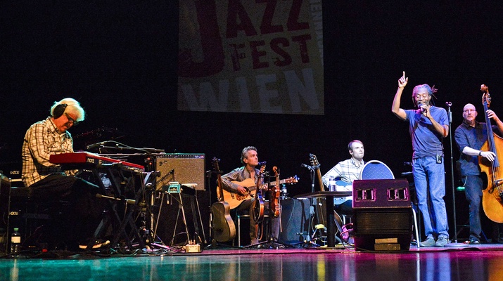 Der amerikanische Jazzsänger Bobby McFerrin beim Jazzfest Wien, 2013
