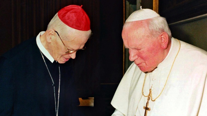 Papst Johannes Paul II. rechts und der frühere Wiener Erzbischof Hans Hermann Groer 