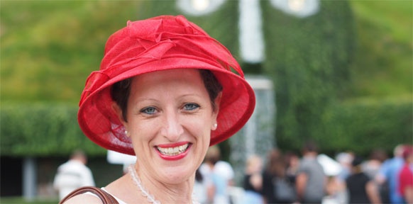 Frau mit Hut
