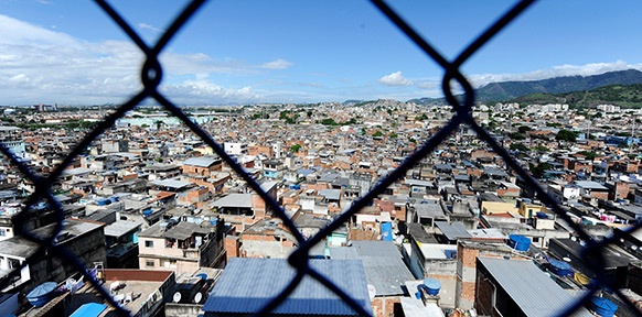 Blick auf Favela in Rio de Janeiro