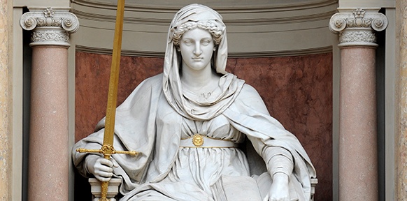 Die Statue der Justitia am OGH