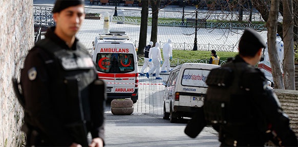 Polizei bei Explosionsort in Istanbul