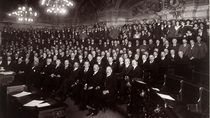 Sitzung der ersten Nationalversammlung Österreichs im Wiener Landhaus:  	Gruppenbild der Abgeordneten, u.a. Franz Dinghofer.