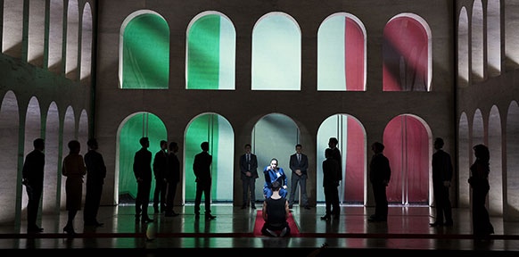 APA/WERNER KMETITSCH/PHOTOWERK Mika Kares als "Claudio" (Mitte), Ensemble und Statisten während einer Fotoprobe von "Agrippina" im Theater an der Wien