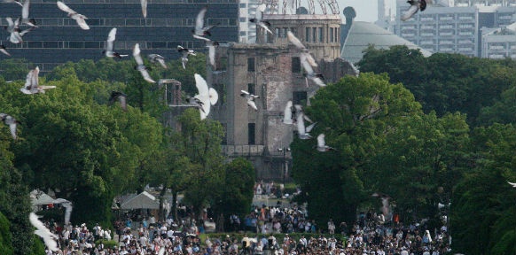 APA/AFP/JIJI PRESS Tauben über dem Friedenspark in Hiroshima