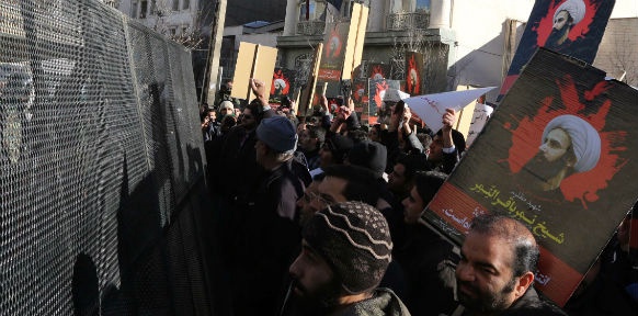 Demonstranten vor der Botschaft von Saudi-Arabien in Teheran