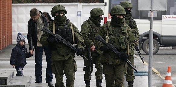 Soldaten auf der Halbinsel Krim