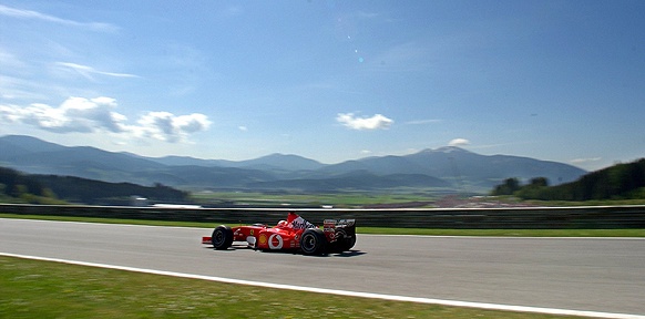(C) MULTHAUP, APA Formel 1 Auto auf dem A1-Ring bei Spielberg