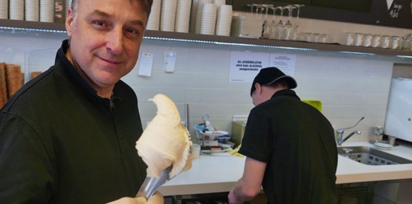 ORF/BEA SOMMERSGUTER Der Patron von Ferrari Gelato, Pietro Viscovich