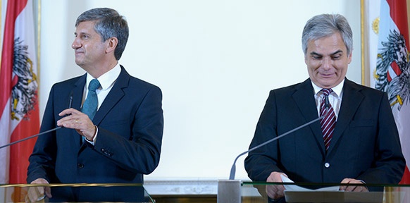VK Michael Spindelegger (l.) und BK Werner Faymann während des Pressefoyers nach Ende einer Sitzung des Ministerrates