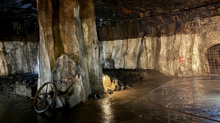 Gestein Höhle