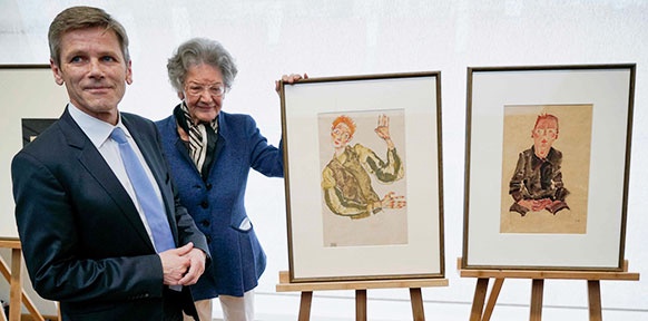 APA/AFP/JOE KLAMAR Josef Ostermayer und Elisabeth Leopold