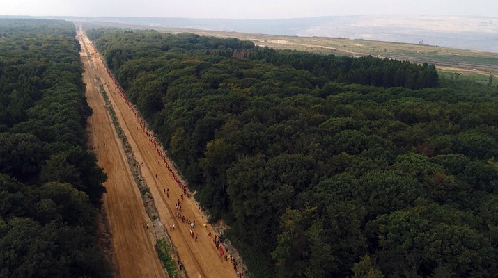 KARIN DE MIQUEL WESSENDORF Filmstill aus „Die Rote Linie – Widerstand im Hambacher Forst“