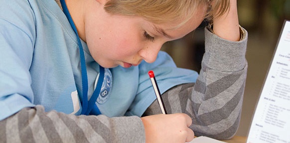 DPA/FRISO GENTSCH Junger Schüler