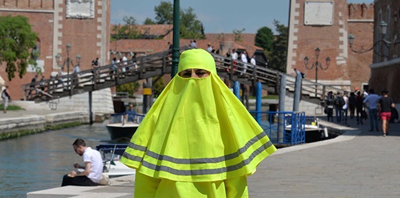 "High Visibility Burka" von Marco Biagini