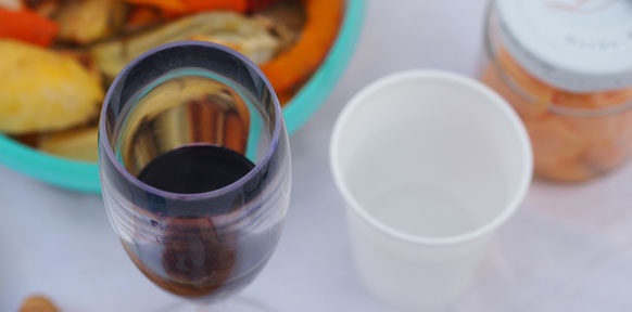 Rotwein und Kürbisgemüse