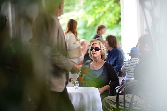 Frau mit Sonnenbrille