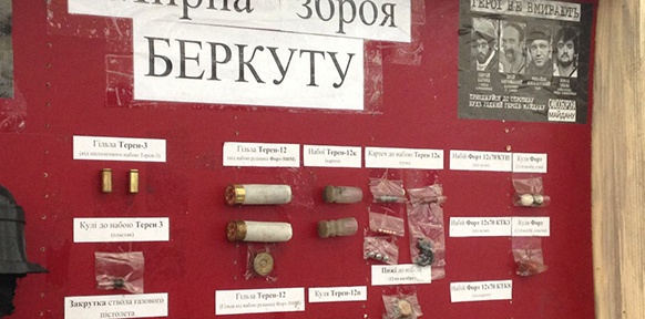 Ausstellung der Munition die auf Maidan gefunden wurde.
