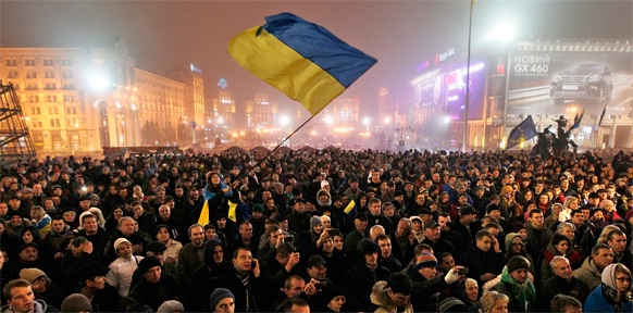 Großdemonstration mit ukrainischer Flagge