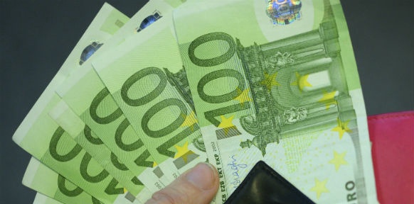 Einige 100 Euro-Scheine