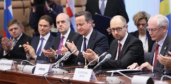 Premierminister der EU und Arsenij Jazenjuk
